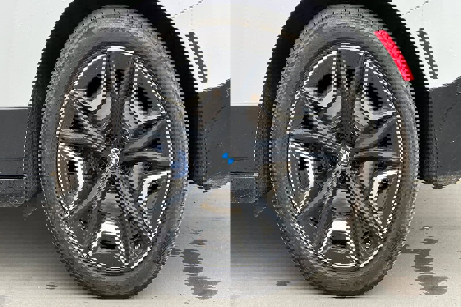 Used 2023 BMW iX xDrive50 w/ Sport Package image 29