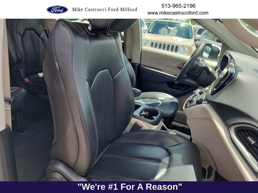 Used 2023 Chrysler Pacifica Touring-L FWD image 31