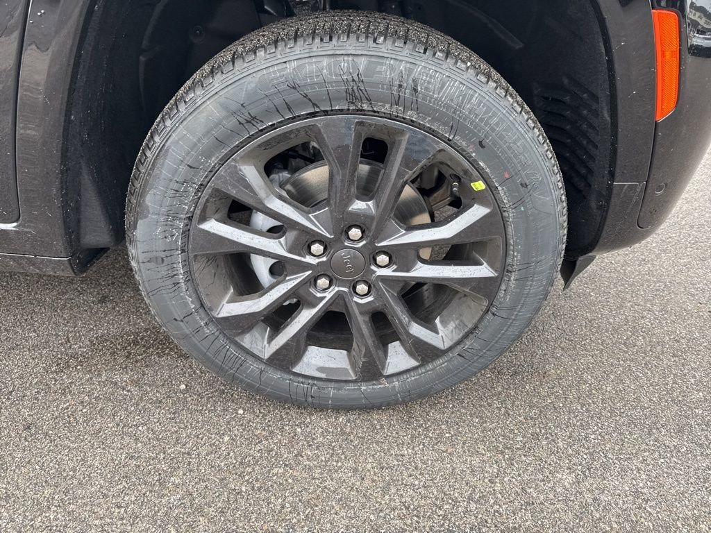 New 2026 Jeep Grand Cherokee Limited image 9