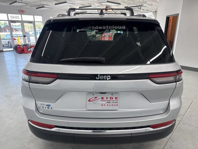 Used 2023 Jeep Grand Cherokee 4WD 4xe image 11