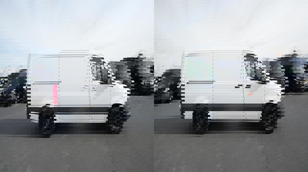 Used 2025 Mercedes-Benz Sprinter 2500 image 5
