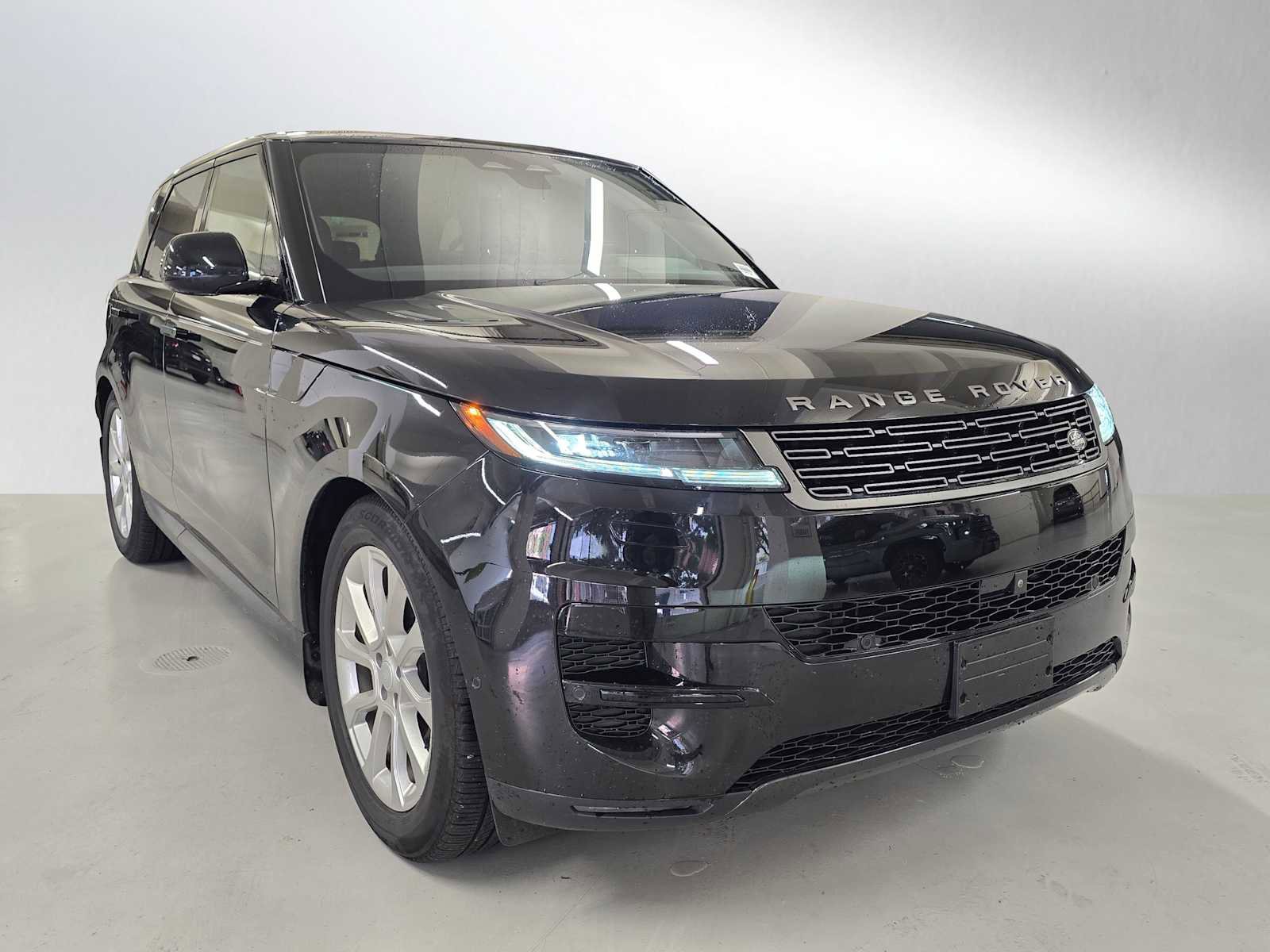Used 2025 Land Rover Range Rover Sport SE image 7