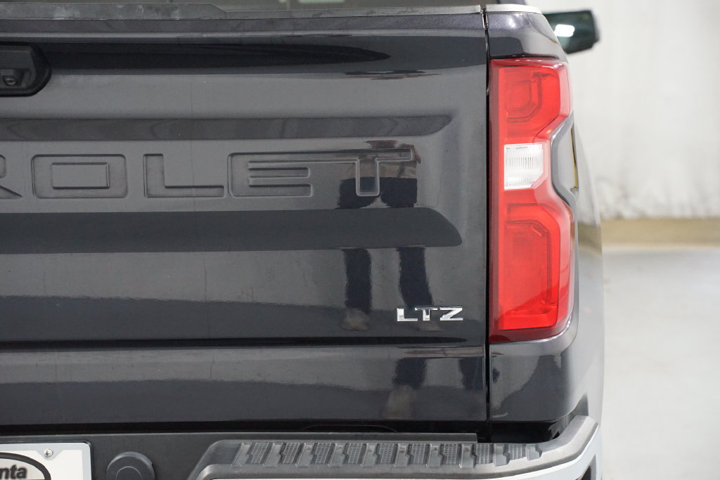 Used 2022 Chevrolet Silverado 1500 LTZ w/ LTZ Convenience Package II RWD image 10