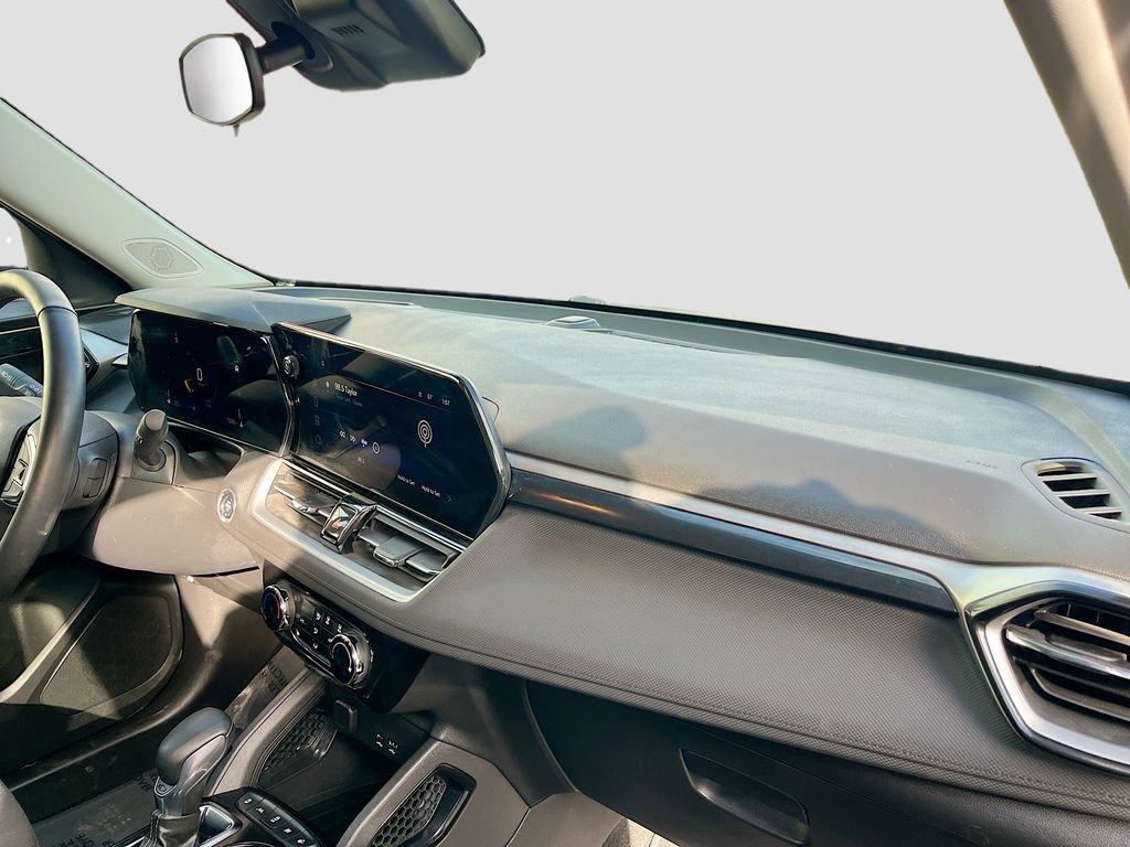 Used 2024 Chevrolet TrailBlazer LT w/ LT Cold Weather Package FWD image 28