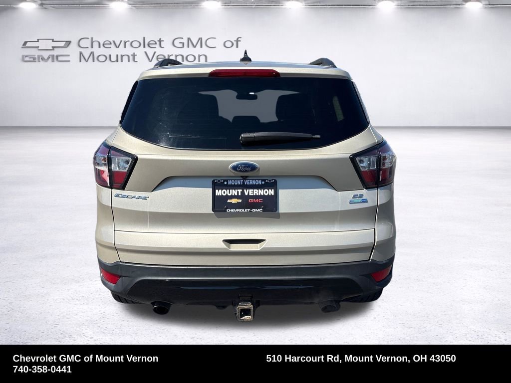 Used 2018 Ford Escape SE w/ SE Sport Appearance Package image 4