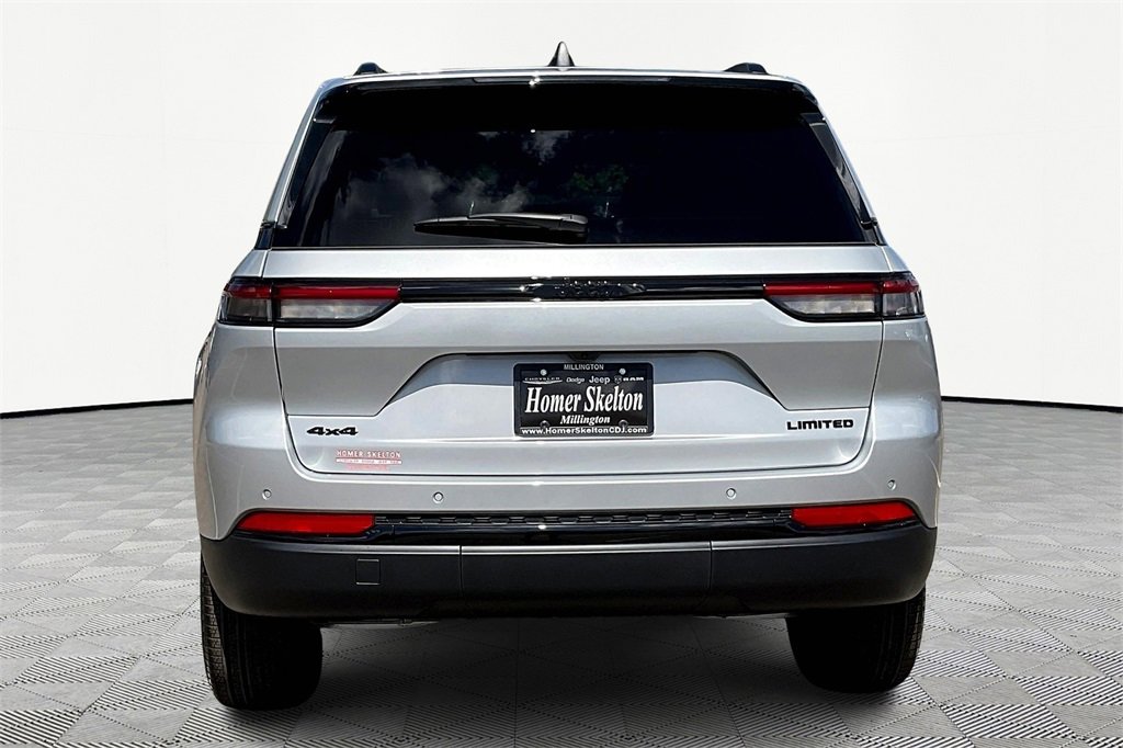 New 2025 Jeep Grand Cherokee Limited w/ Black Appearance Package image 4