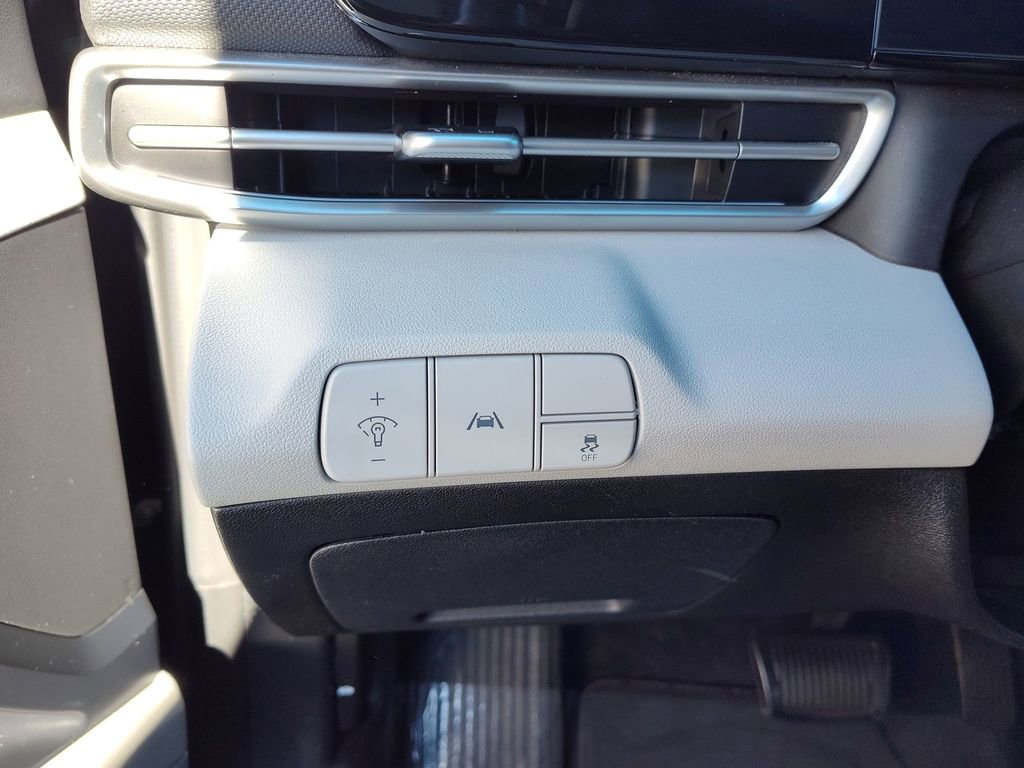 Used 2023 Hyundai Elantra Limited w/ Cargo Package image 17