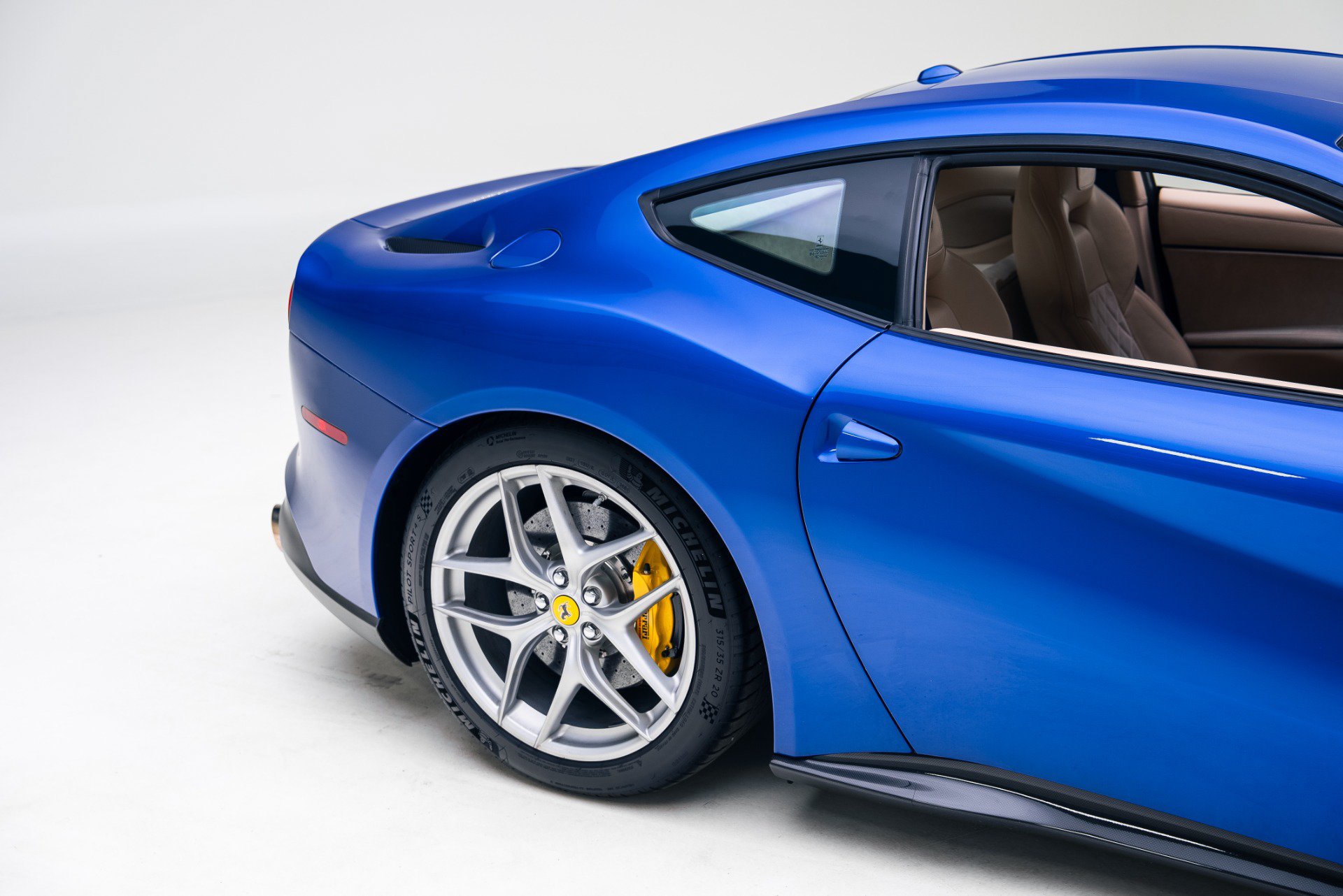 Used 2016 Ferrari F12 Berlinetta RWD image 22
