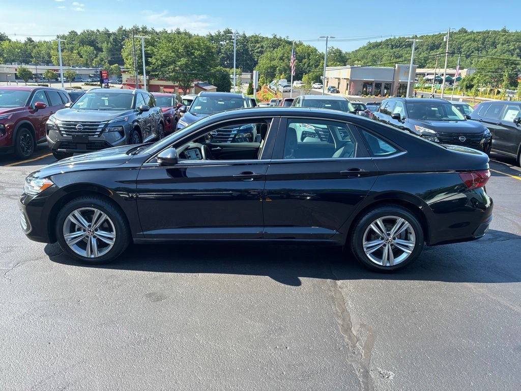 Used 2022 Volkswagen Jetta SE FWD image 4