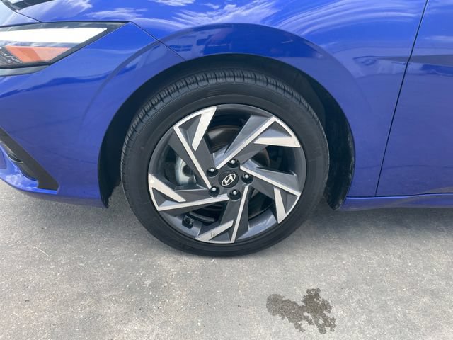 Used 2025 Hyundai Elantra SEL FWD image 30