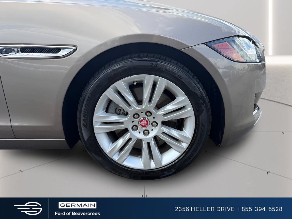 Used 2017 Jaguar XF Premium AWD/4WD image 28