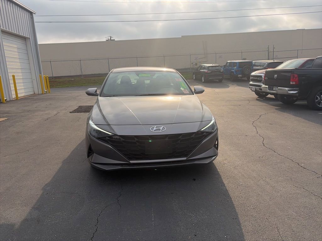 Used 2023 Hyundai Elantra SEL w/ Convenience Package image 2