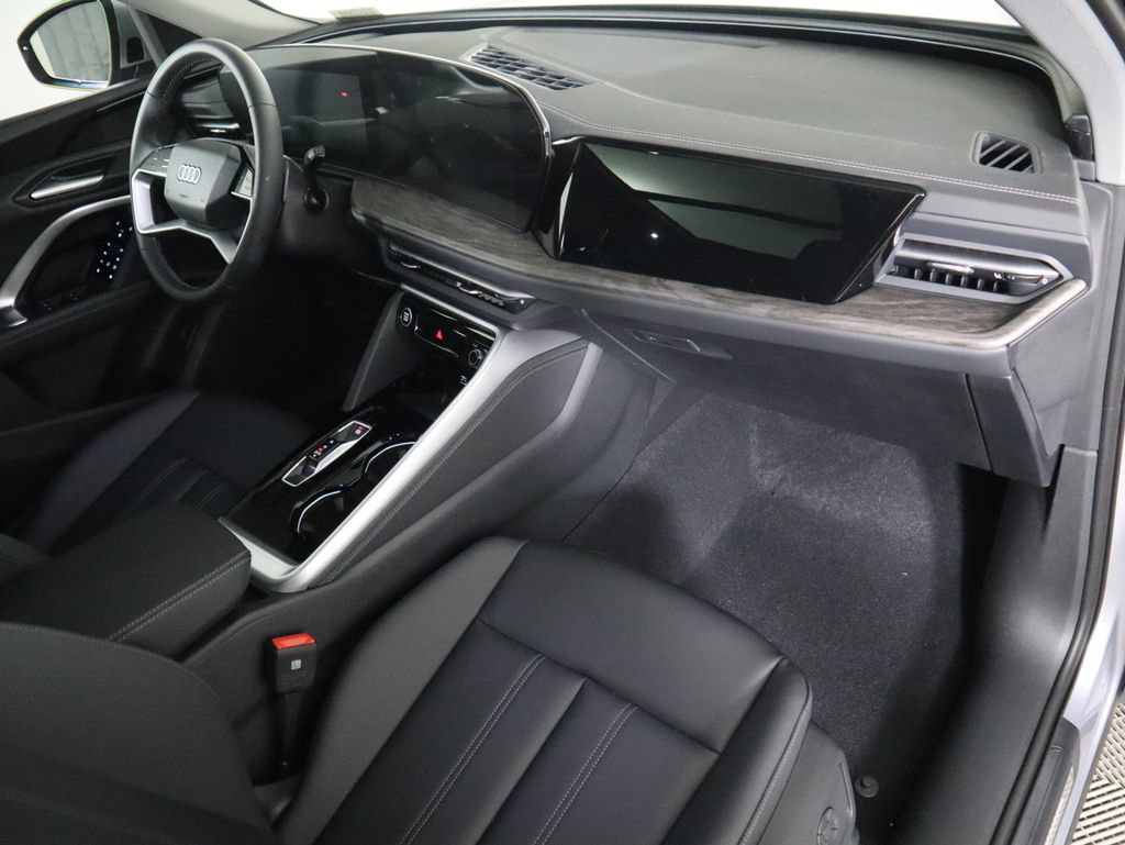 Used 2025 Audi Q5 Premium w/ Convenience Package AWD/4WD image 19