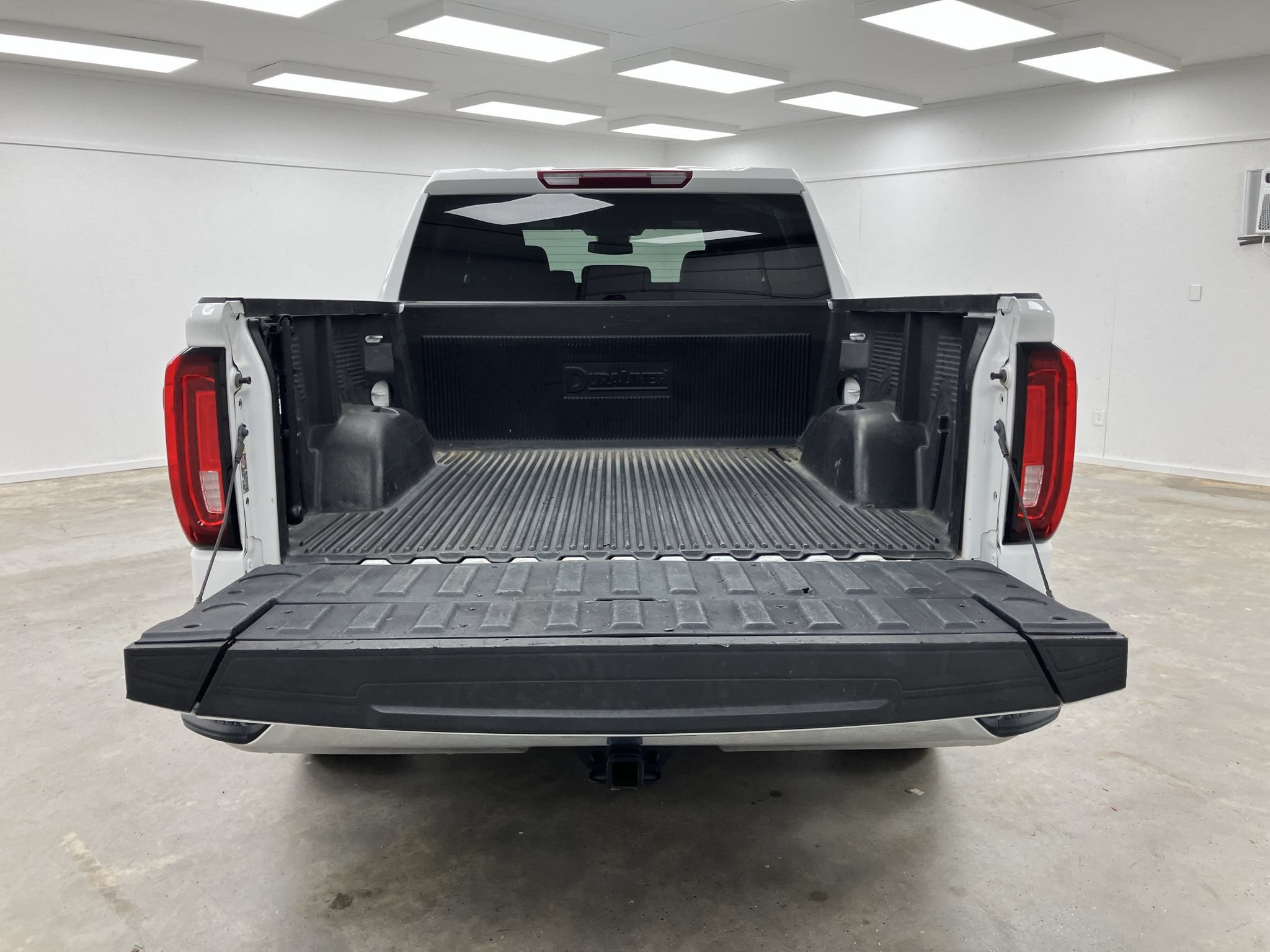Used 2025 GMC Sierra 1500 SLT AWD/4WD image 16