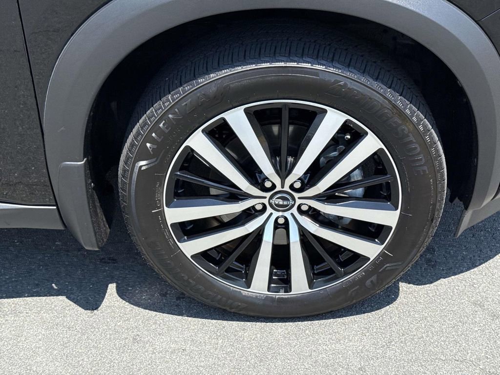 Used 2025 Nissan Pathfinder Platinum AWD/4WD image 14