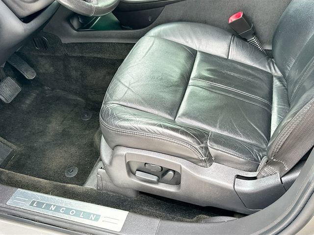 Used 2015 Lincoln MKT FWD image 18