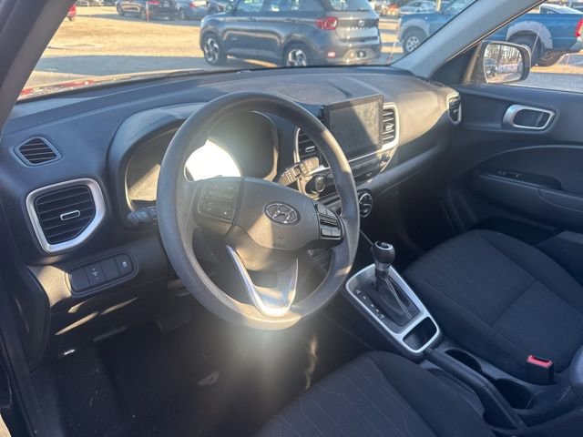 Used 2023 Hyundai Venue SE image 12