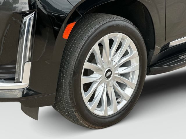 Used 2024 Cadillac Escalade ESV Luxury w/ LPO, Floor Liner Package AWD/4WD image 29