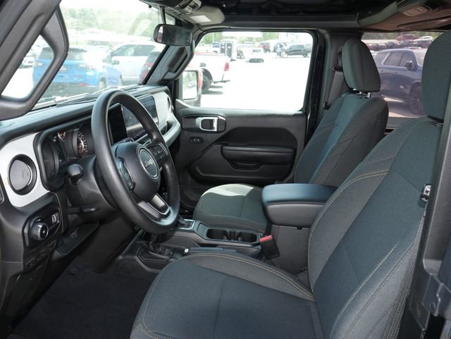 Used 2025 Jeep Wrangler Sport AWD/4WD image 2