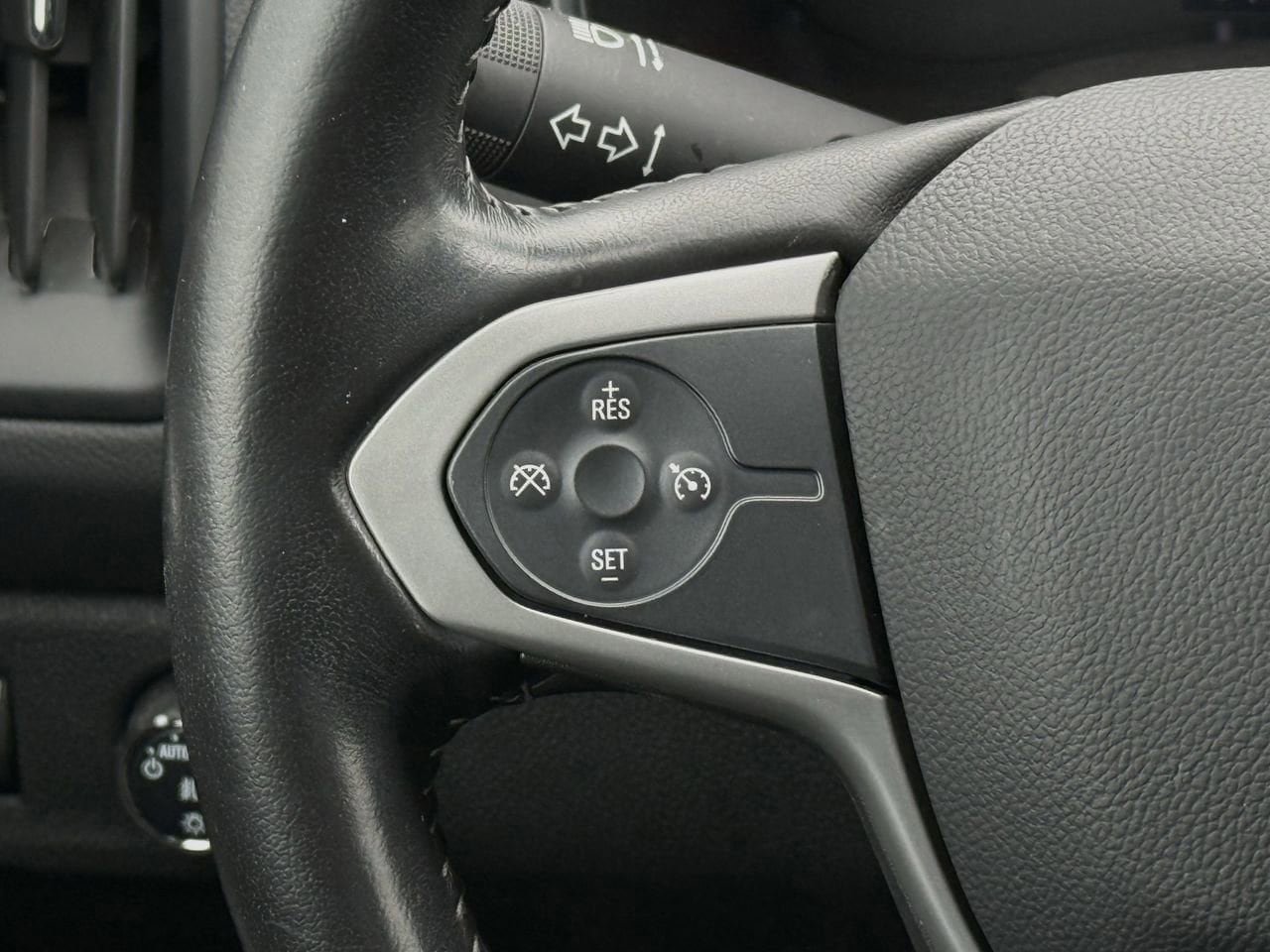 Used 2020 Chevrolet Colorado LT w/ LT Convenience Package RWD image 12