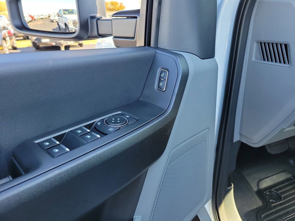 New 2026 Ford F550 4x4 Crew Cab image 18