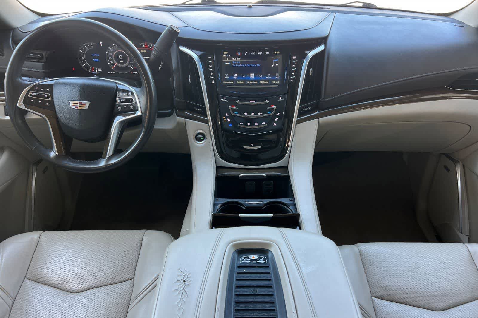 Used 2020 Cadillac Escalade Luxury AWD/4WD image 4