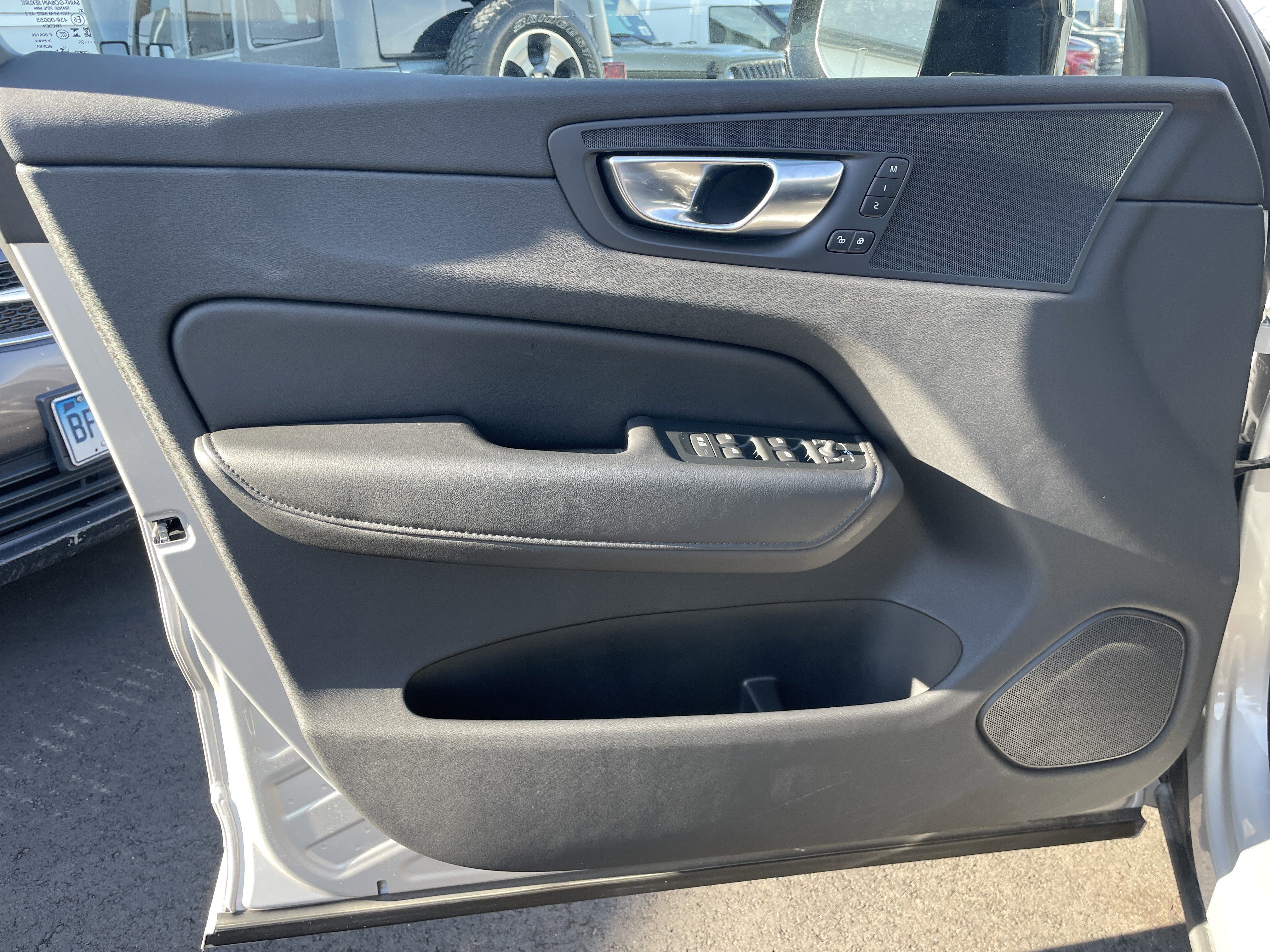 Used 2025 Volvo XC60 B5 Plus image 35