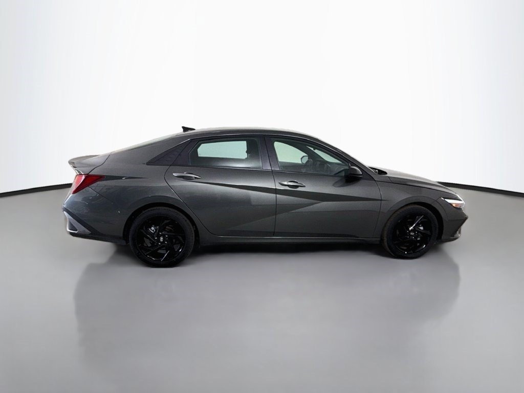 Used 2026 Hyundai Elantra Sport FWD image 11