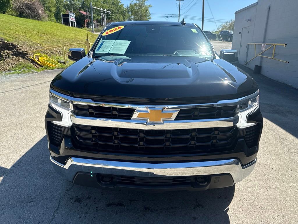 Used 2024 Chevrolet Silverado 1500 LT AWD/4WD image 8
