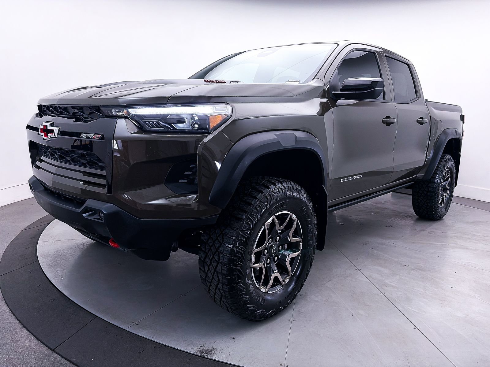 Used 2023 Chevrolet Colorado ZR2 w/ ZR2 Convenience Package III image 13