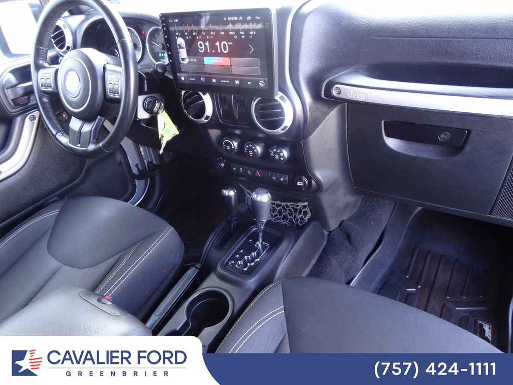 Used 2016 Jeep Wrangler Sahara w/ Connectivity Group AWD/4WD image 16
