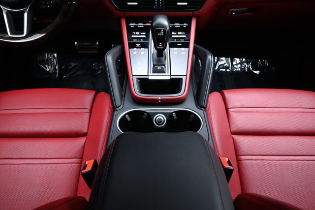 Used 2021 Porsche Cayenne S image 9