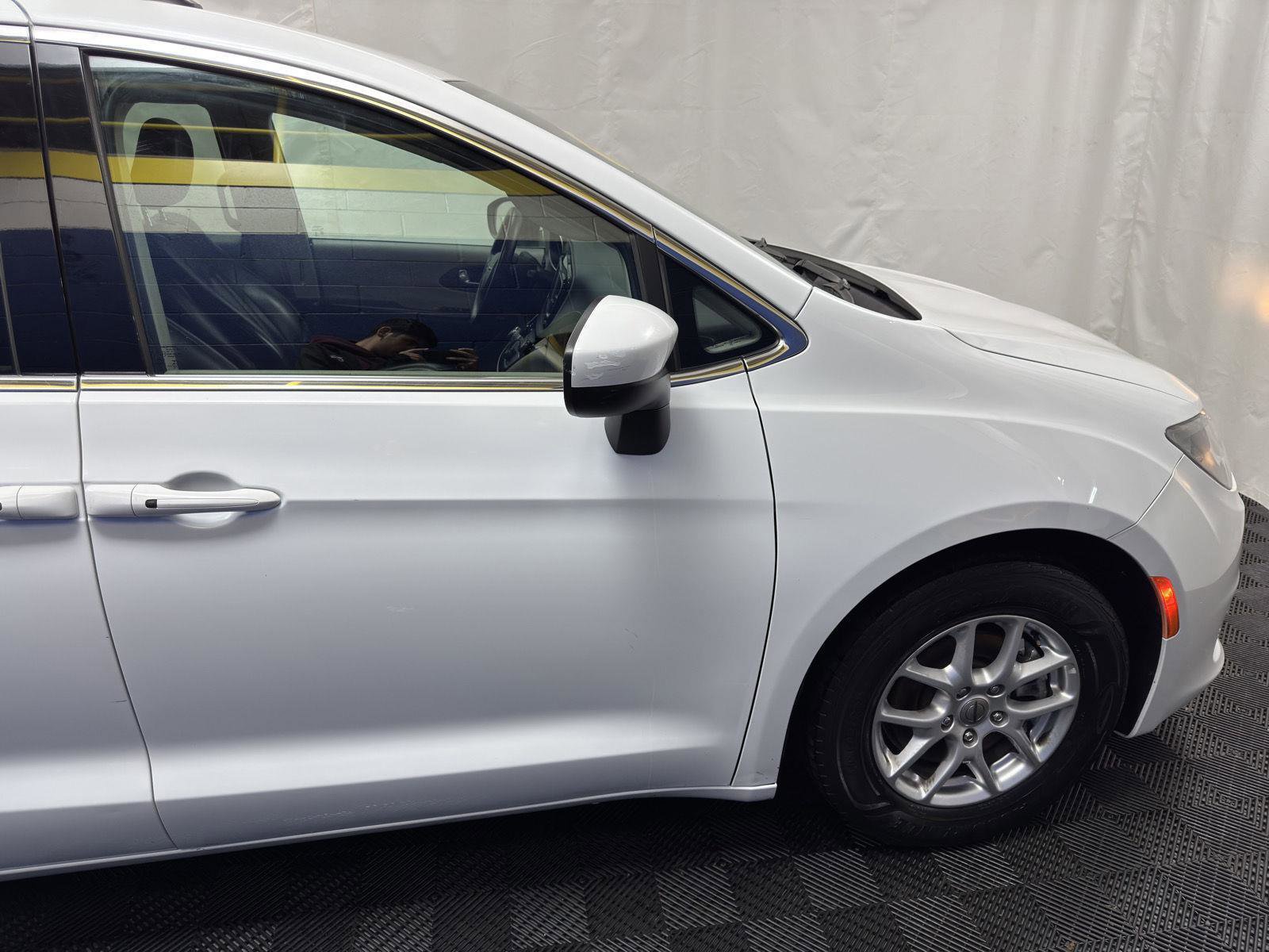 Used 2021 Chrysler Voyager Lxi image 11