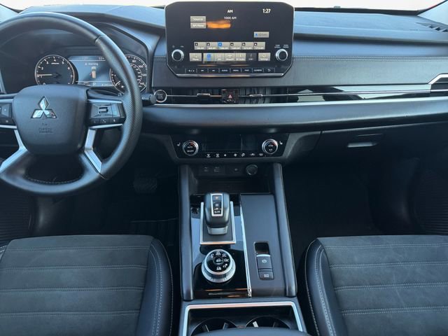 Used 2024 Mitsubishi Outlander SE Black Edition image 11