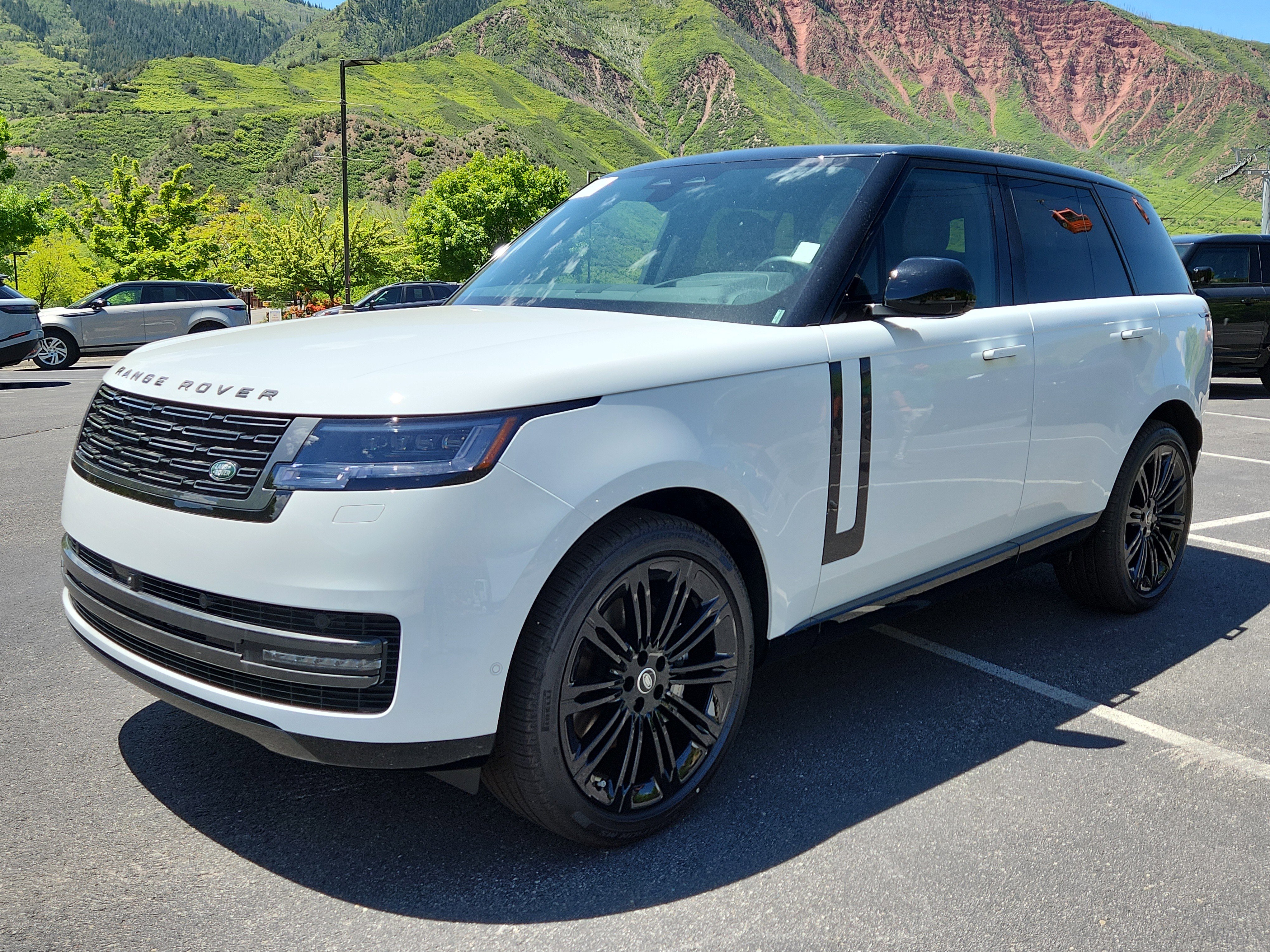 New 2025 Land Rover Range Rover SE image 6