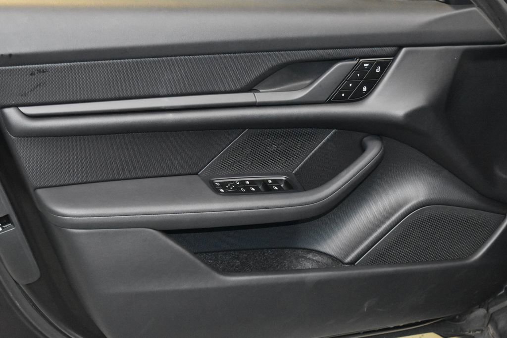 Used 2024 Porsche Taycan image 6