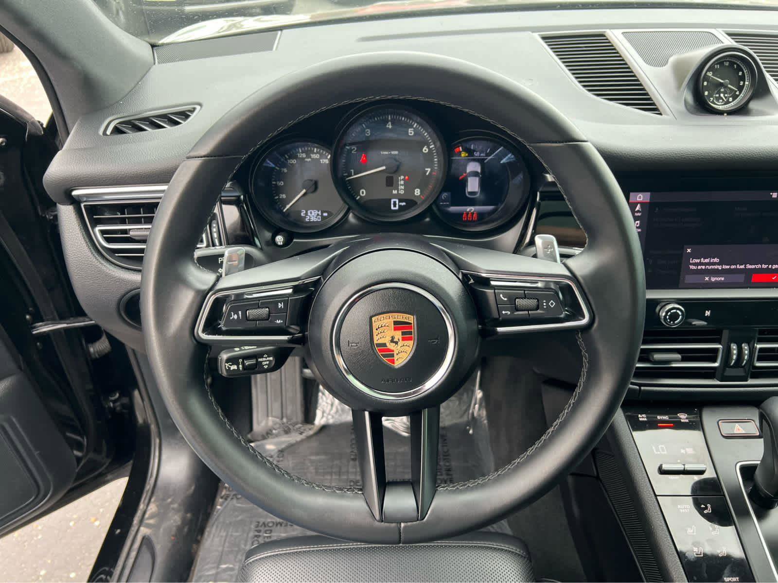 Used 2024 Porsche Macan AWD/4WD image 35