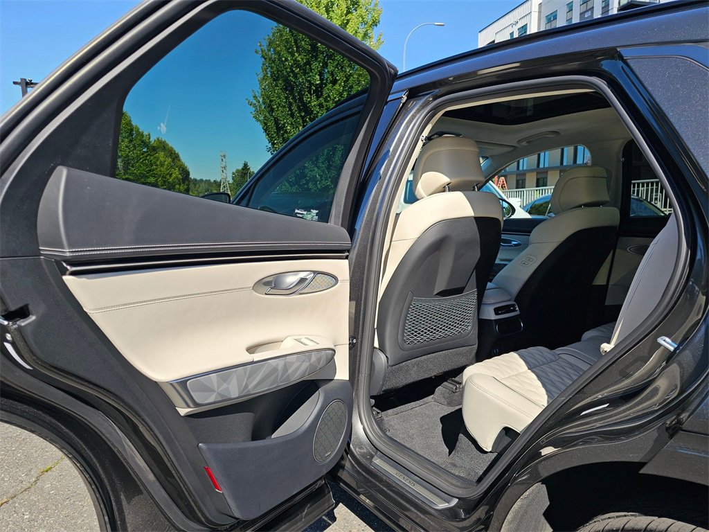 Used 2025 Genesis GV70 3.5T Sport w/ Sport Advanced Package image 18