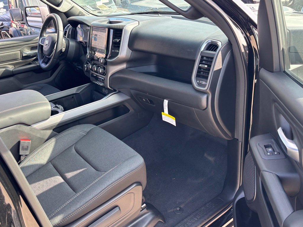 New 2026 RAM 1500 Express AWD/4WD image 23