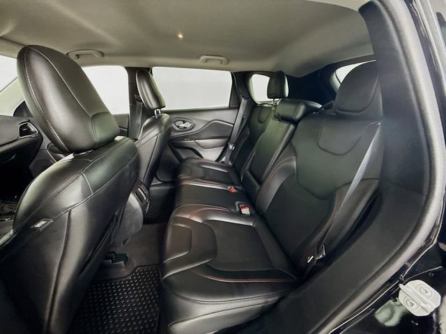 Used 2020 Jeep Cherokee Trailhawk w/ Technology Group image 23