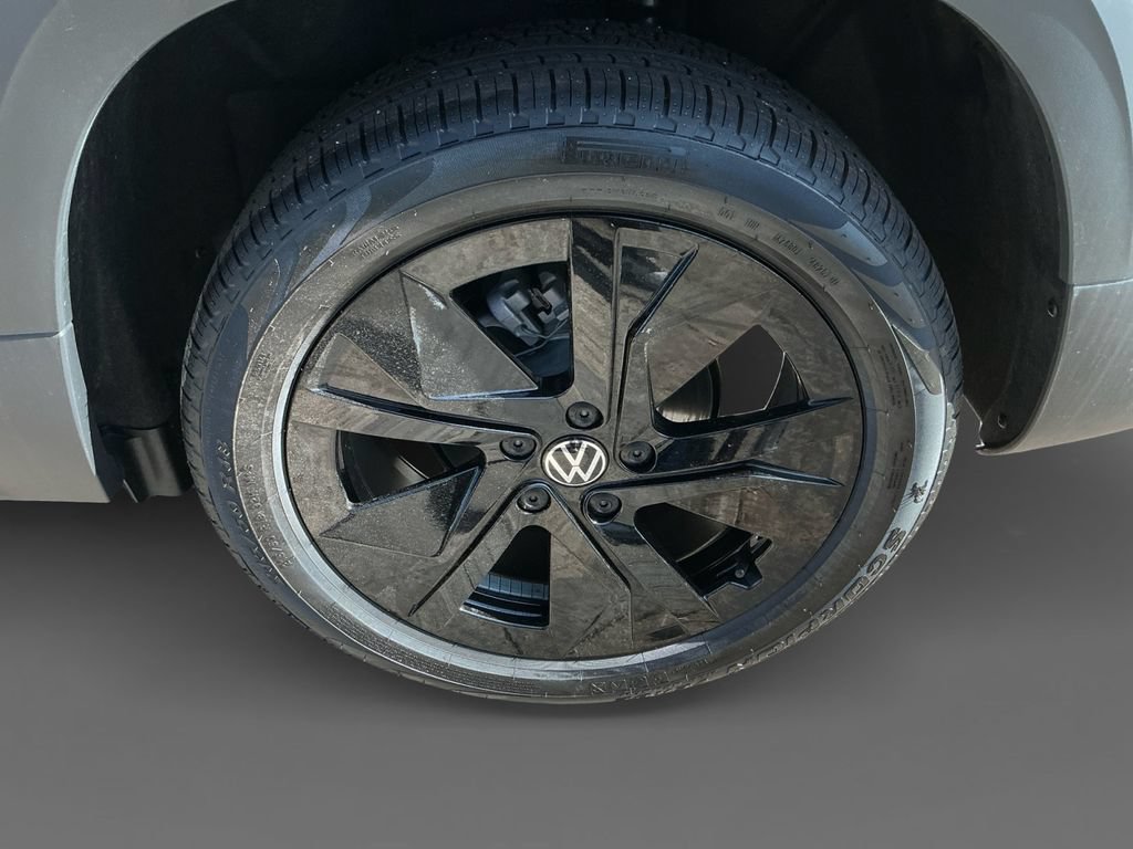 New 2026 Volkswagen Taos SE FWD image 14