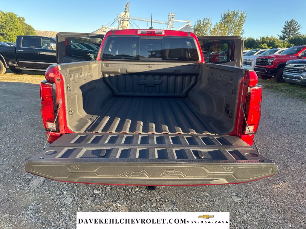 Used 2025 Chevrolet Colorado Z71 w/ Technology Package AWD/4WD image 32