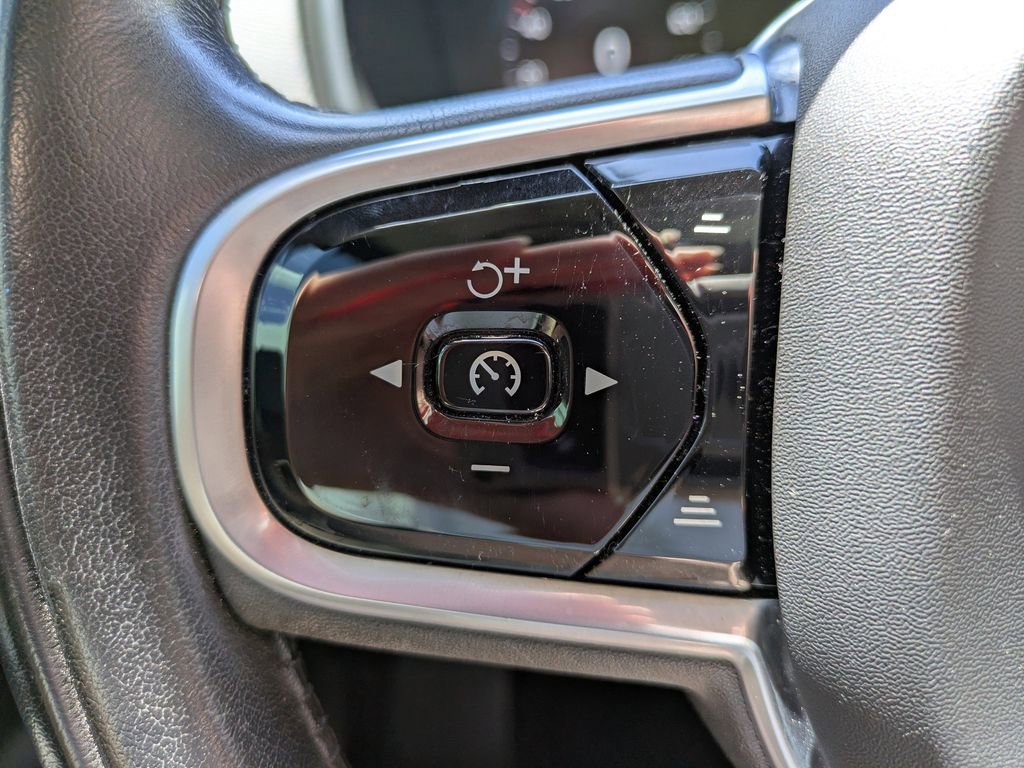 Used 2020 Volvo XC90 T6 Momentum w/ Protection Package Premier AWD/4WD image 26