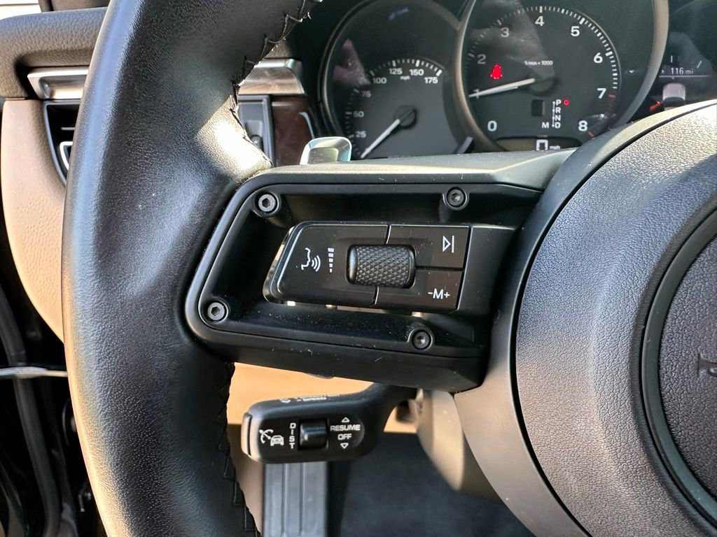 Certified 2024 Porsche Macan image 18