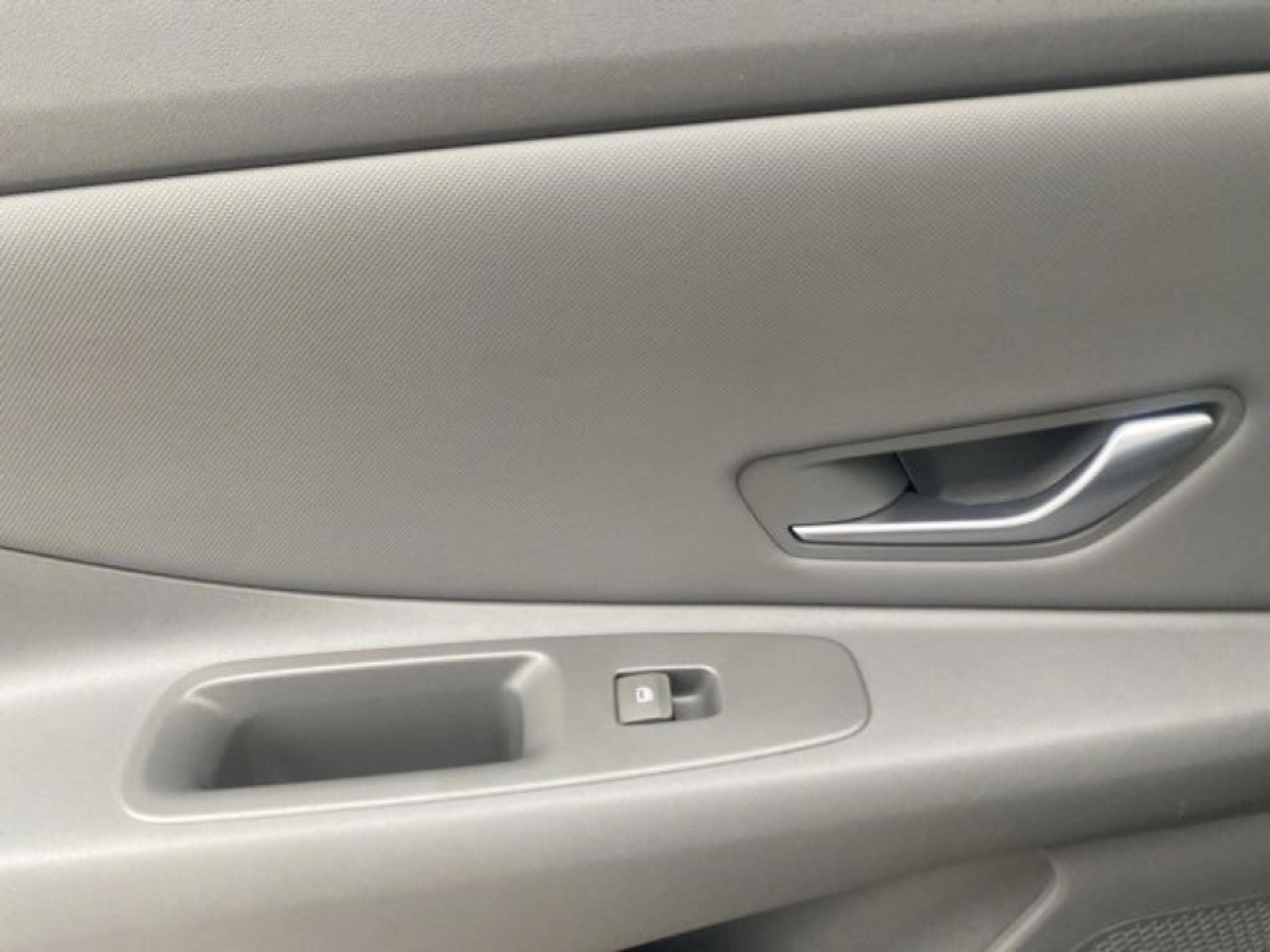 Used 2023 Hyundai Elantra SEL w/ Convenience Package image 32