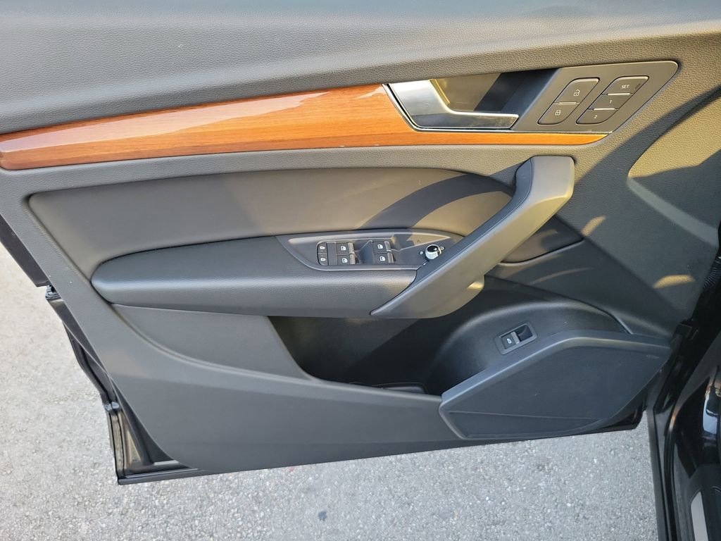 Used 2023 Audi Q5 2.0T Premium w/ Convenience Package image 16