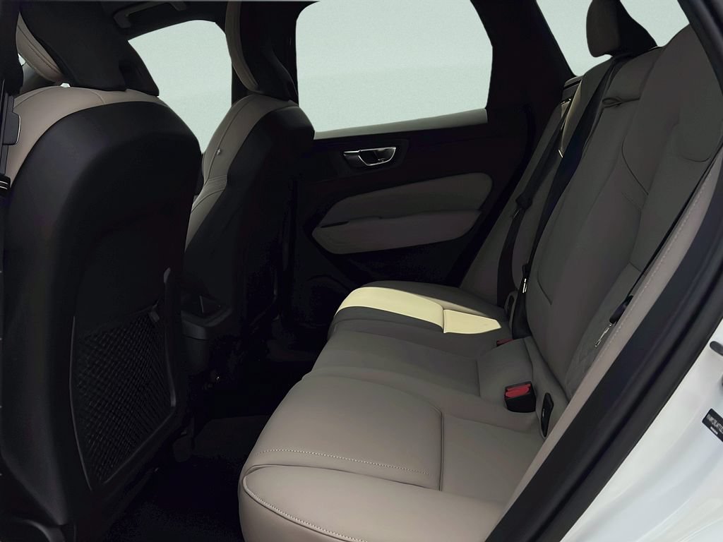 Certified 2026 Volvo XC60 B5 Core w/ Climate Package PRO AWD/4WD image 13