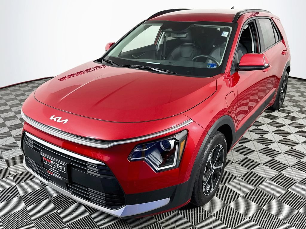Used 2025 Kia Niro EX w/ EX Cold Weather Package FWD image 3