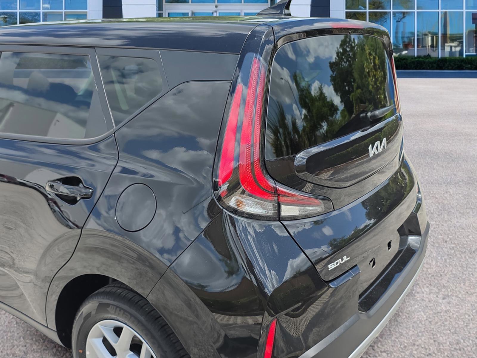 Used 2025 Kia Soul LX FWD image 10