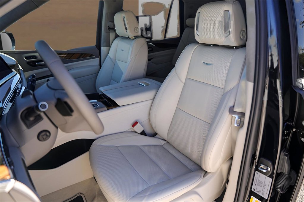 Certified 2024 Cadillac Escalade Premium Luxury Platinum w/ Heavy-Duty Trailer Package image 7